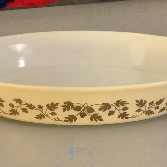 PYREX Vintage Golden Acorn oven to table casserole Excellent Condition No Lid - Picture 5 of 5